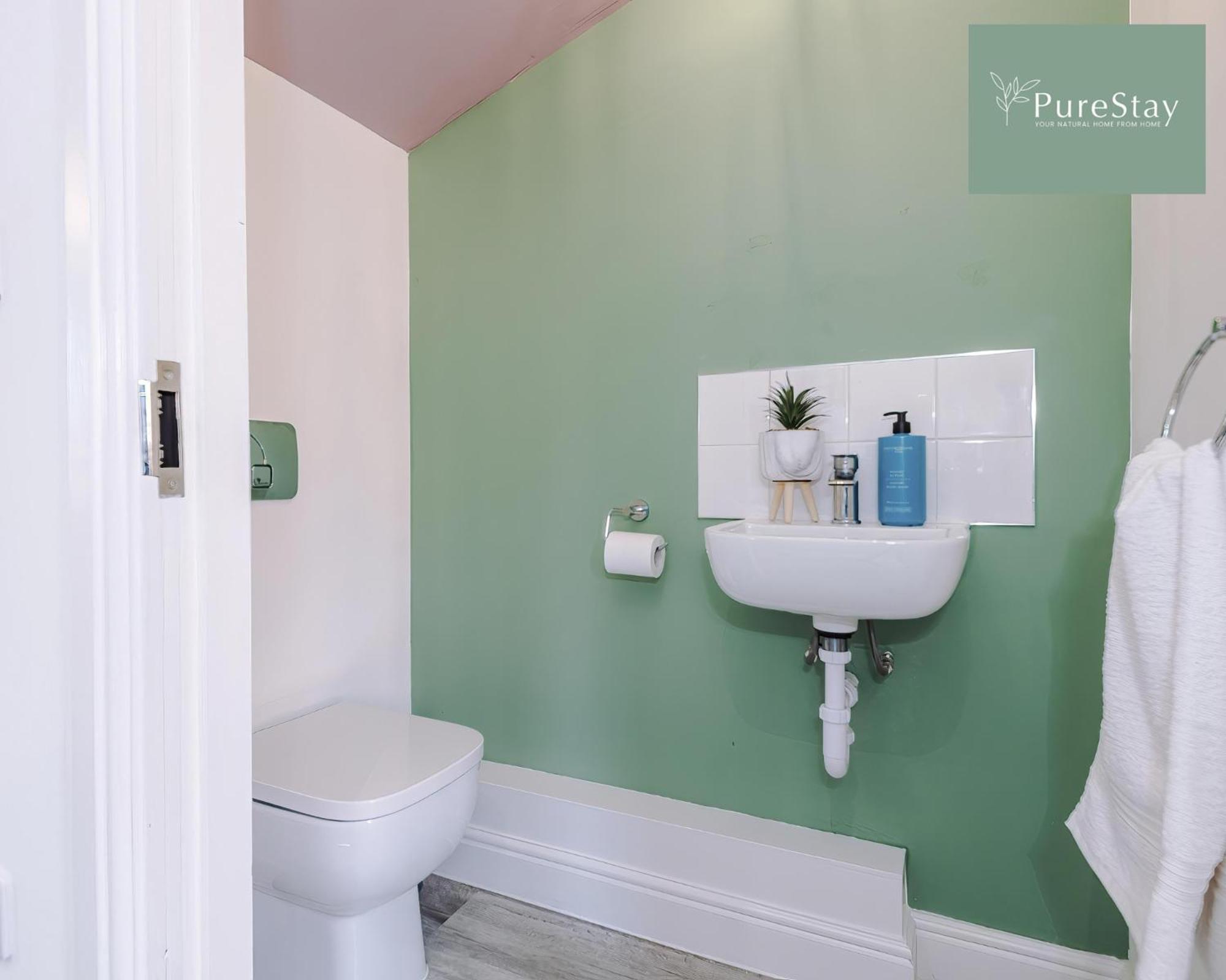 Stunning Five Bedroom Manchester House With Free Parking By Purestay Short Lets & Serviced Accommodation Екстериор снимка