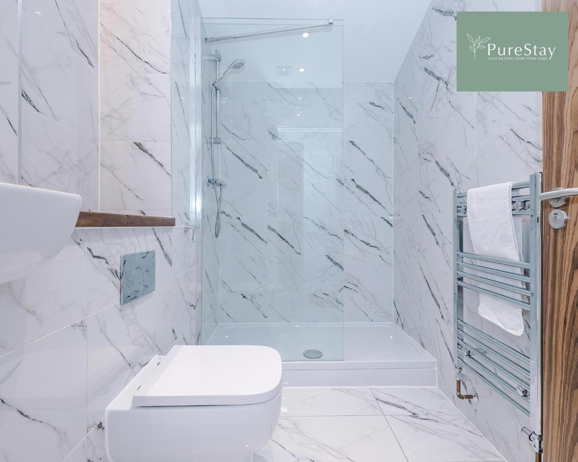 Stunning Five Bedroom Manchester House With Free Parking By Purestay Short Lets & Serviced Accommodation Екстериор снимка