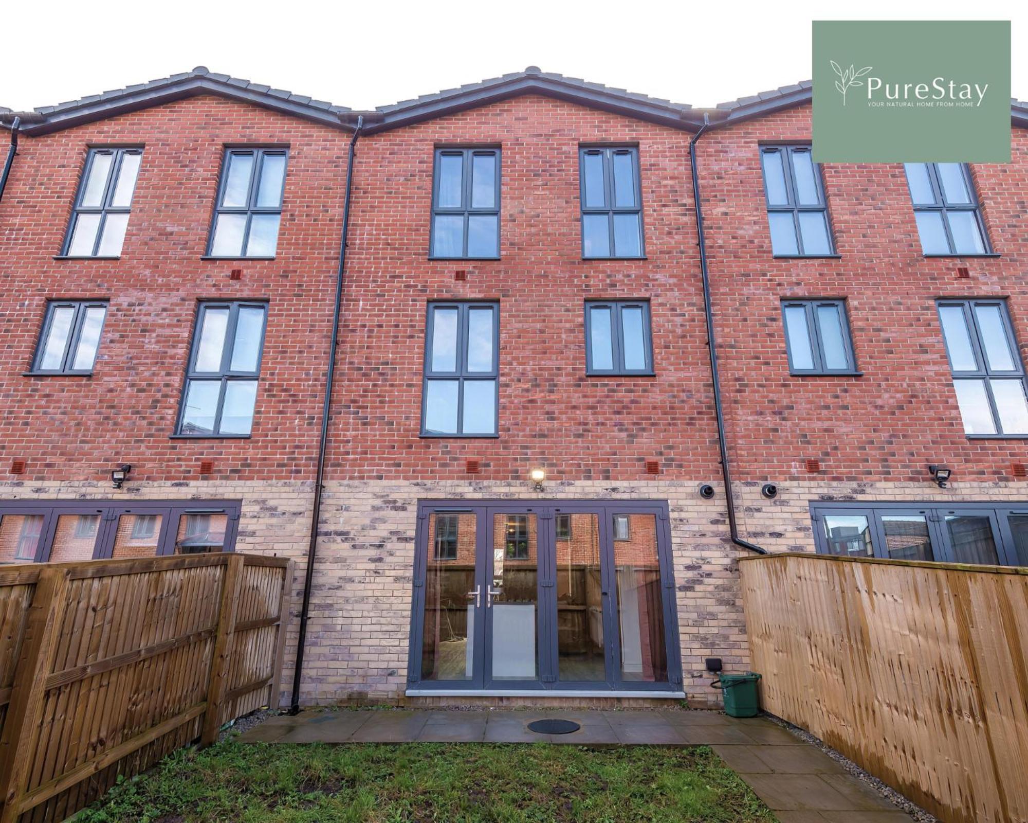 Stunning Five Bedroom Manchester House With Free Parking By Purestay Short Lets & Serviced Accommodation Екстериор снимка