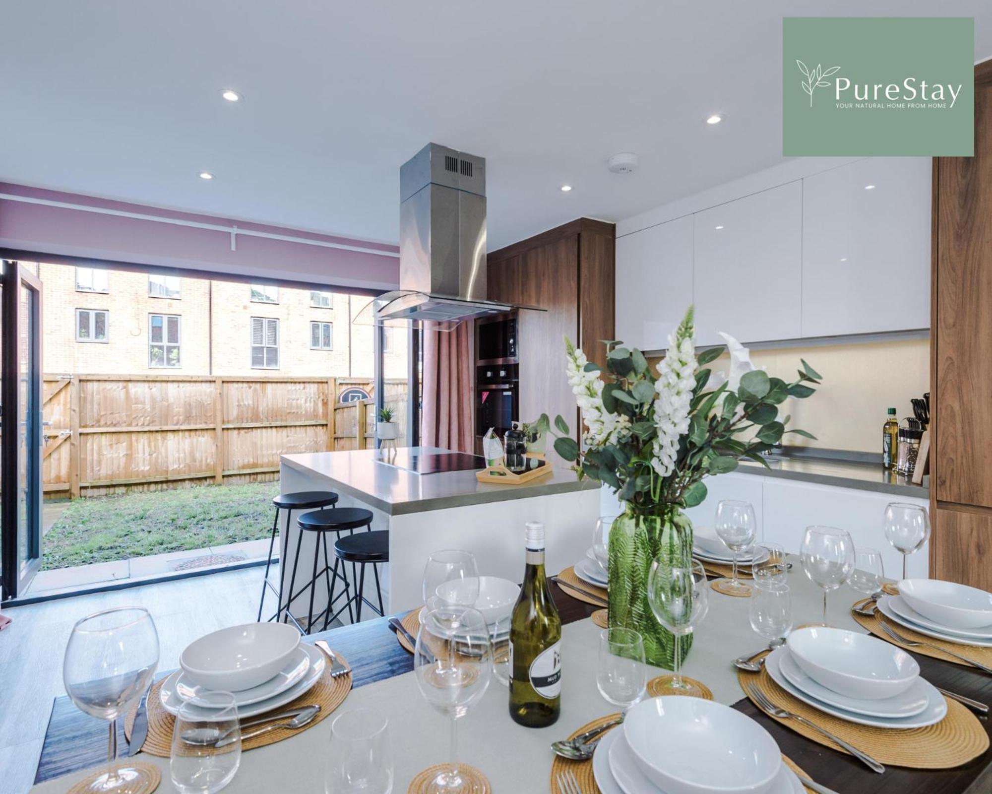 Stunning Five Bedroom Manchester House With Free Parking By Purestay Short Lets & Serviced Accommodation Екстериор снимка