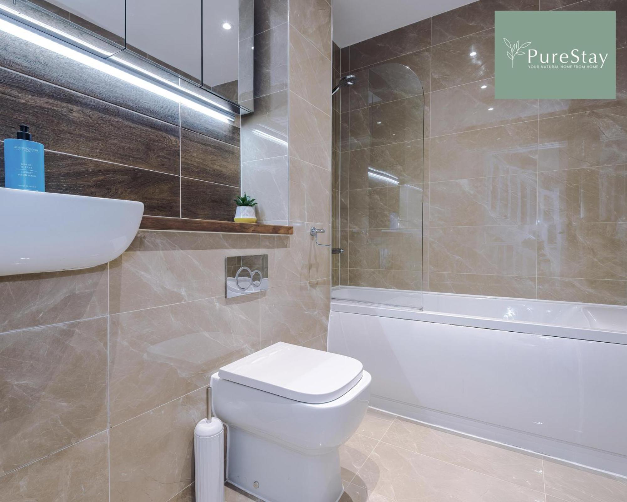 Stunning Five Bedroom Manchester House With Free Parking By Purestay Short Lets & Serviced Accommodation Екстериор снимка