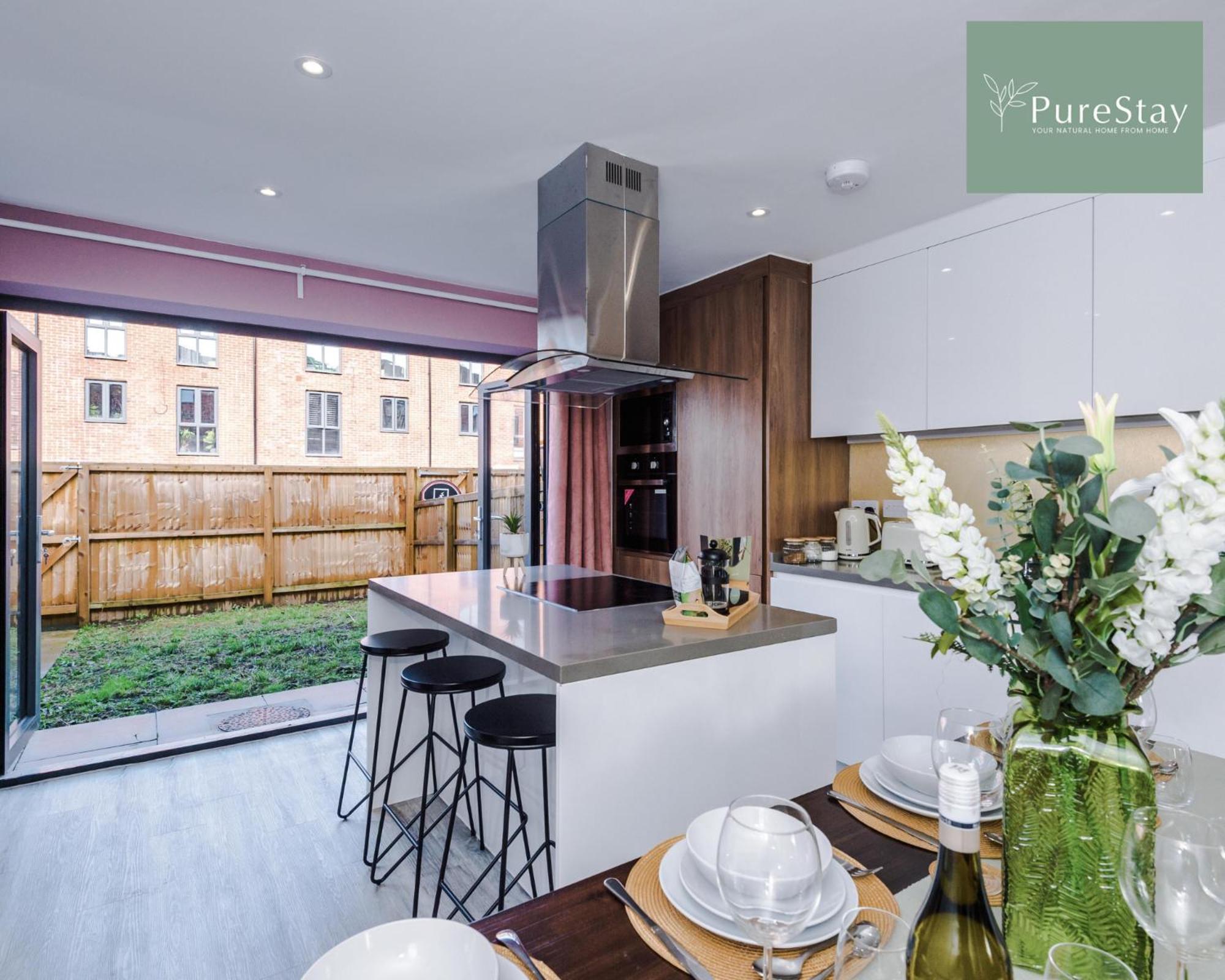 Stunning Five Bedroom Manchester House With Free Parking By Purestay Short Lets & Serviced Accommodation Екстериор снимка